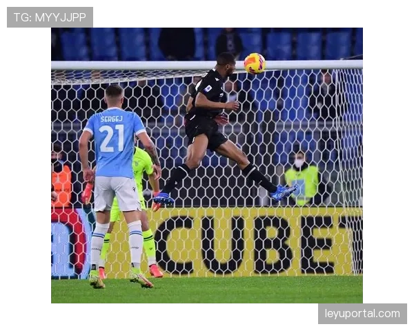 实时:乌迪内斯变阵,五分钟内连续从右路发起七次传中冲击